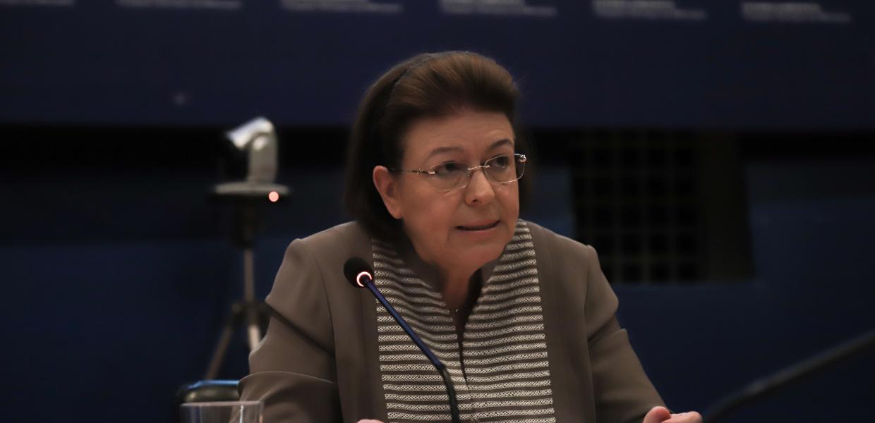 Η Λίνα Μενδώνη δίνει συνέντευξη Τύπου