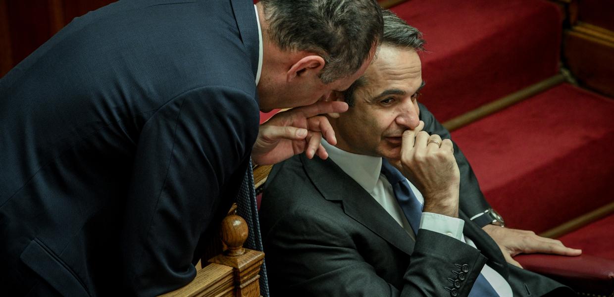 Κυριάκος Μητσοτάκης και Γιώργος Γεραπετρίτης στη Βουλή 