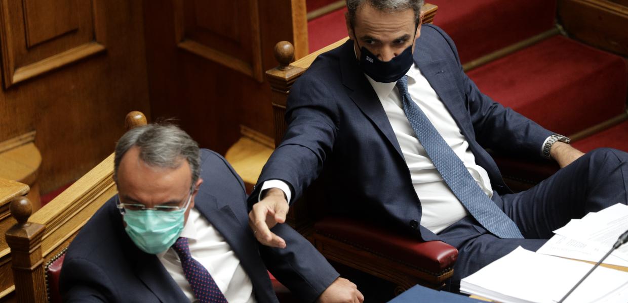 Κυριάκος Μητσοτάκης και Χρήστος Σταϊκούρας στη Βουλή