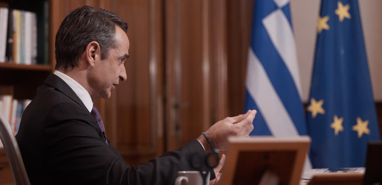 Ο Κυριάκος Μητσοτάκης στο γραφείο του