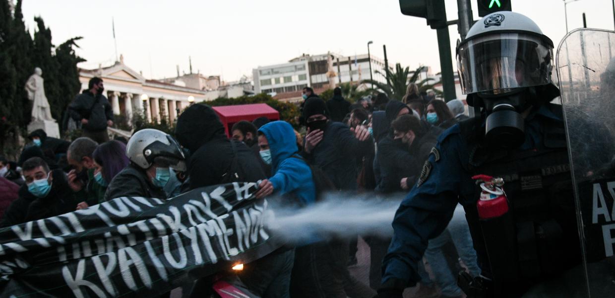 Χημικά κατά διαδηλωτών
