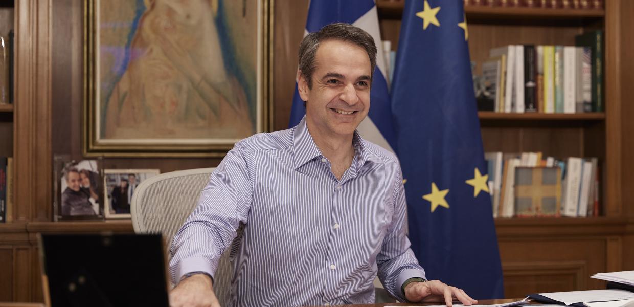 Μητσοτάκης χαρούμενος