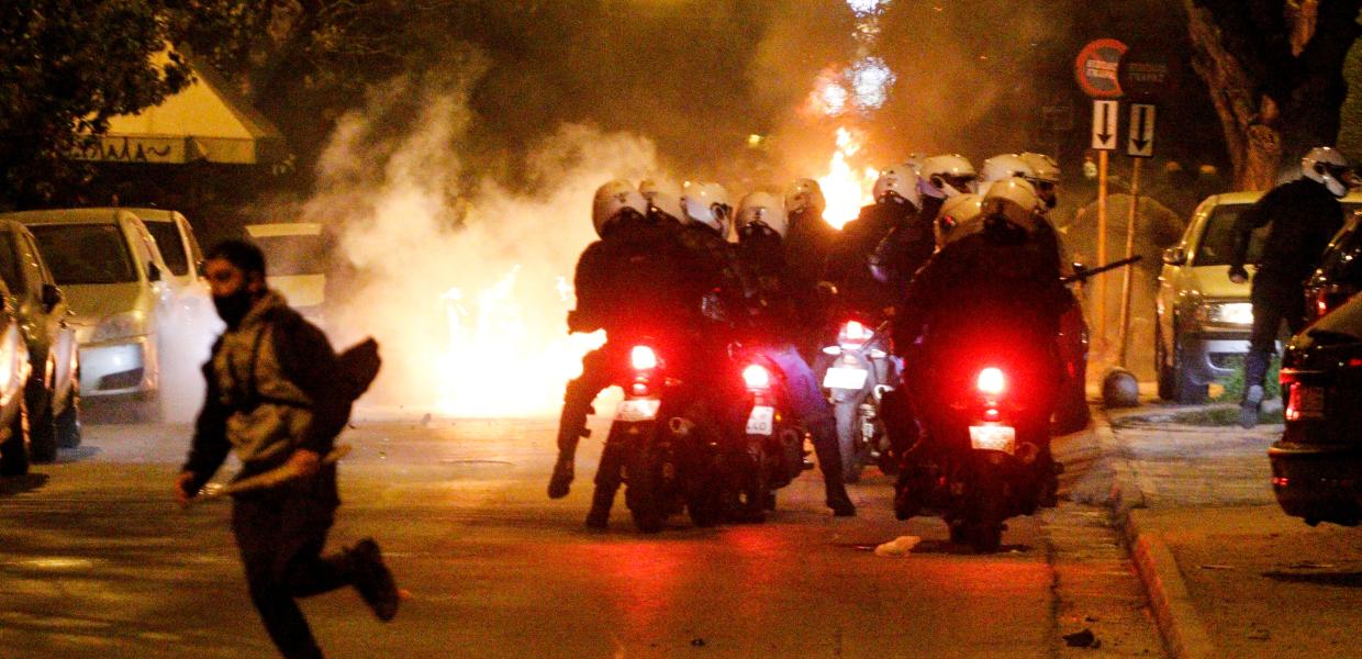 ΑΣΤΥΝΟΜΙΚΗ ΒΙΑ ΝΕΑ ΣΜΥΡΝΗ