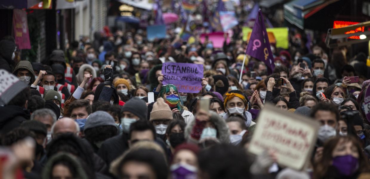 ΔΙΑΔΗΛΩΣΗ ΓΥΝΑΙΚΩΝ ΣΤΗΝ ΤΟΥΡΚΙΑ ΓΙΑ ΤΗΝ ΑΠΟΣΥΡΣΗ ΑΠΟ ΤΗ ΣΥΝΘΗΚΗ ΤΗΣ ΚΩΝΣΤΑΝΤΙΝΟΥΠΟΛΗΣ