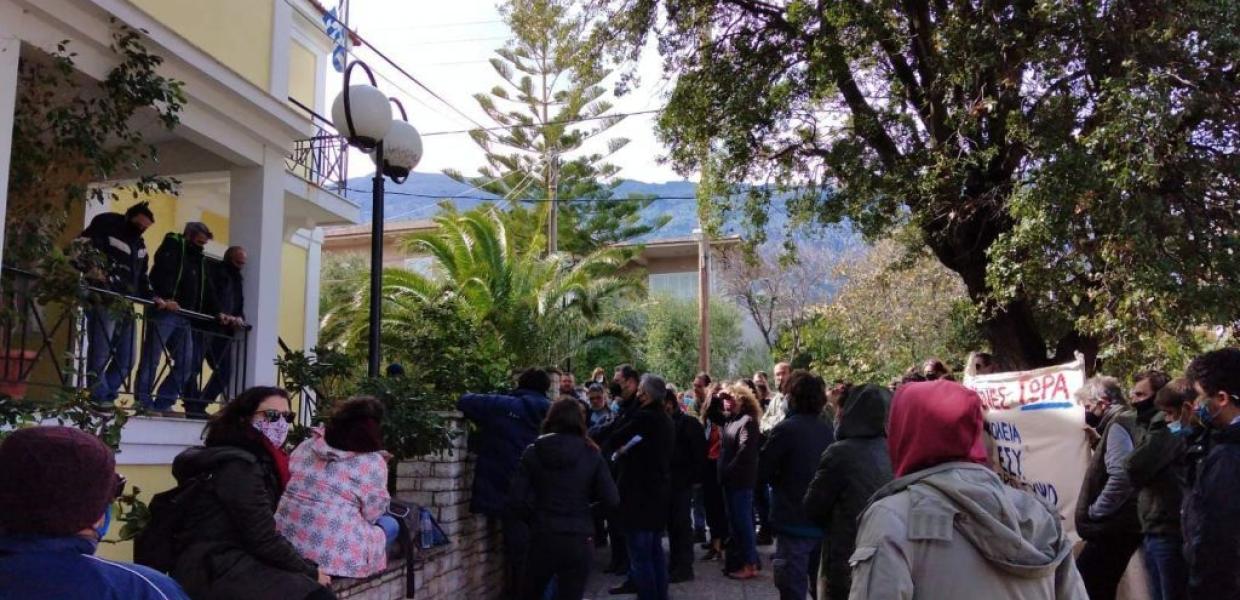 ΚΙΝΗΤΟΠΟΙΗΣΗ ΙΚΑΡΙΑ ΓΙΑ ΑΜΕΣΟ ΑΝΟΙΓΜΑ ΣΧΟΛΕΙΩΝ