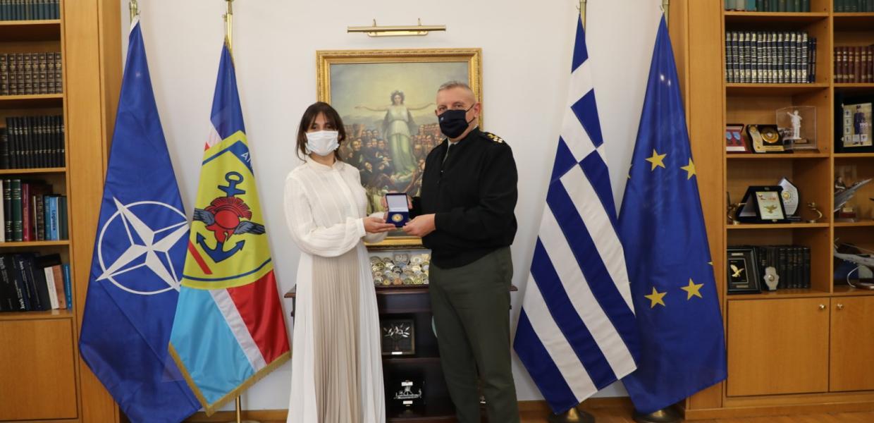 ΑΝΑΣΤΑΣΙΑ ΖΑΝΝΗ ΜΕ ΤΟΝ ΑΡΧΗΓΟ ΓΕΕΘΑ