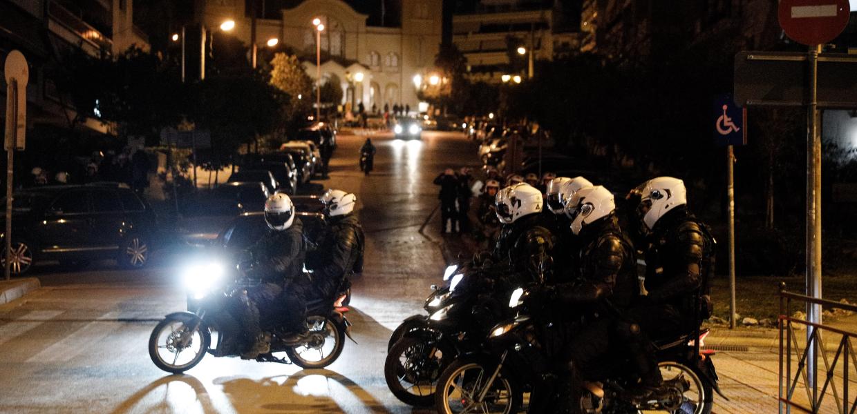 Αστυνομικοί της ομάδας ΔΕΛΤΑ με μηχανάκια στη Νέα Σμύρνη