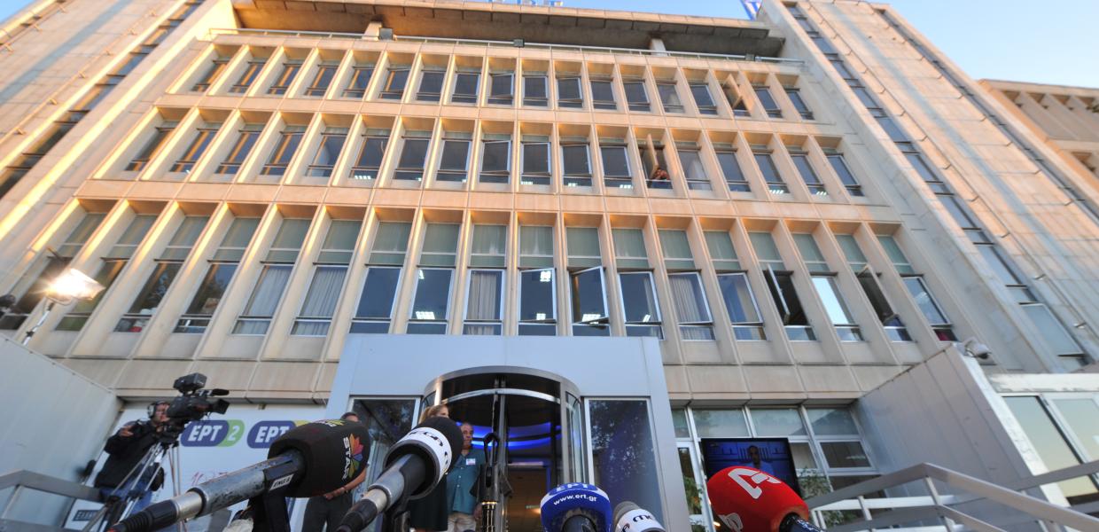 Μικρόφωνα έξω από το Ραδιομέγαρο της ΕΡΤ