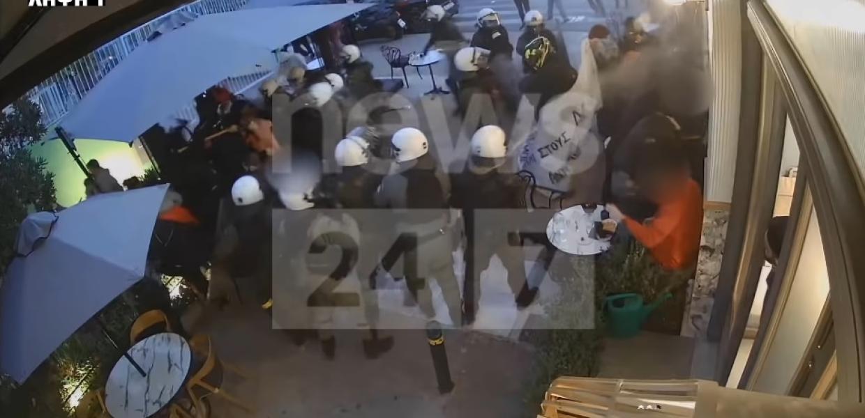 Επίθεση της αστυνομίας σε καφετέρια στο Γαλάτσι