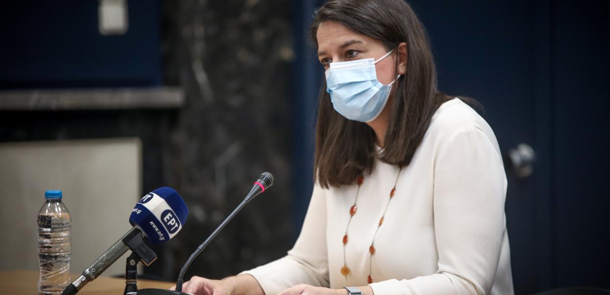 Η Νίκη Κεραμέως στο υπουργείο Παιδείας κάνει ανακοινώσεις