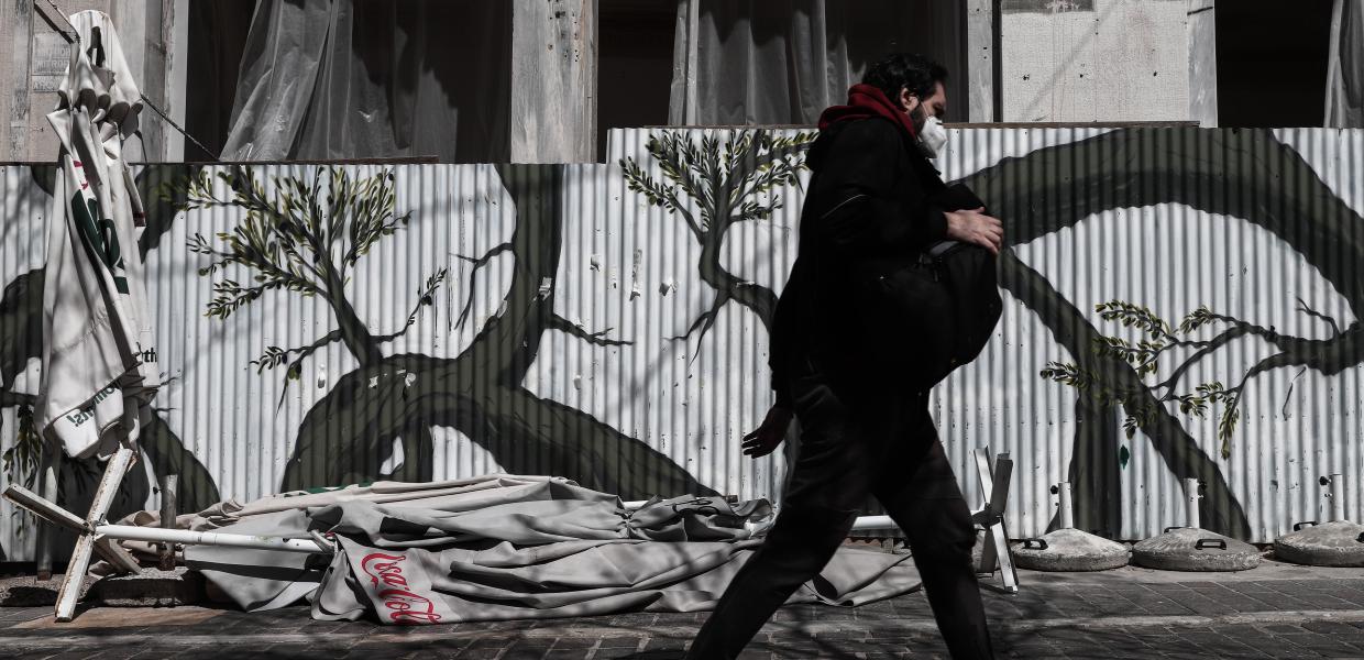 Στιγμιότυπο από το κέντρο στην Αθήνα εν μέσω lockdown 