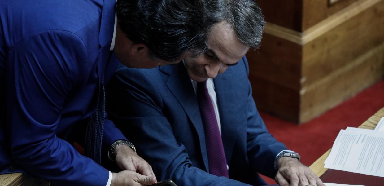 Κυριάκος Μητσοτάκης και Άδωνις Γεωργιάδης στη Βουλή 