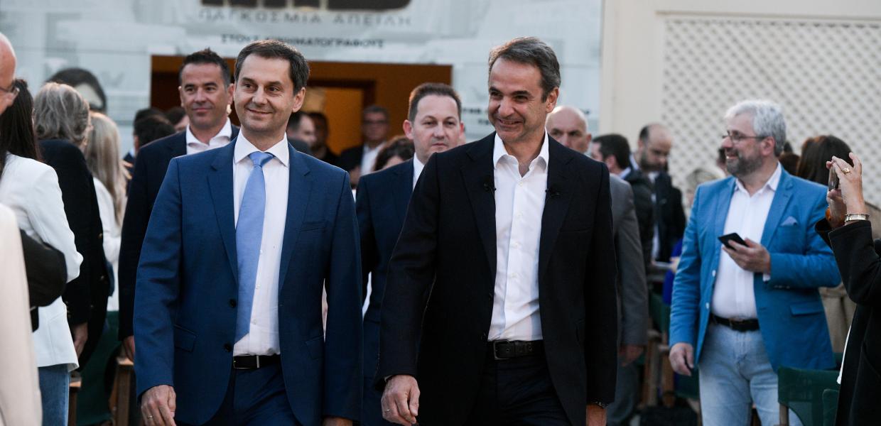 Κυριάκος Μητσοτάκης και Χάρης Θεοχάρης