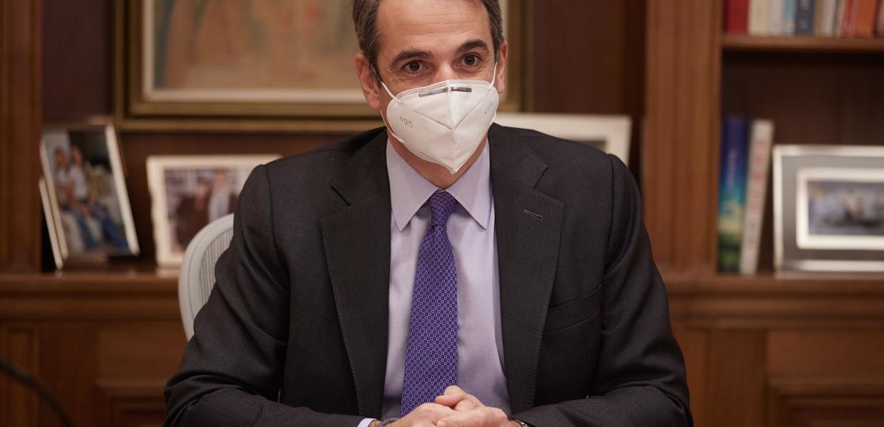 Ο Κυριάκος Μητσοτάκης με μάσκα