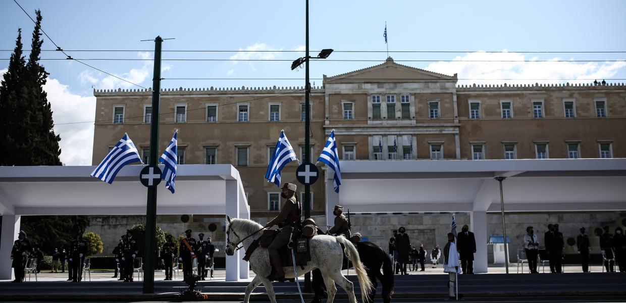 Άλογο κατά τη διάρκεια παρέλασης στο Σύνταγμα