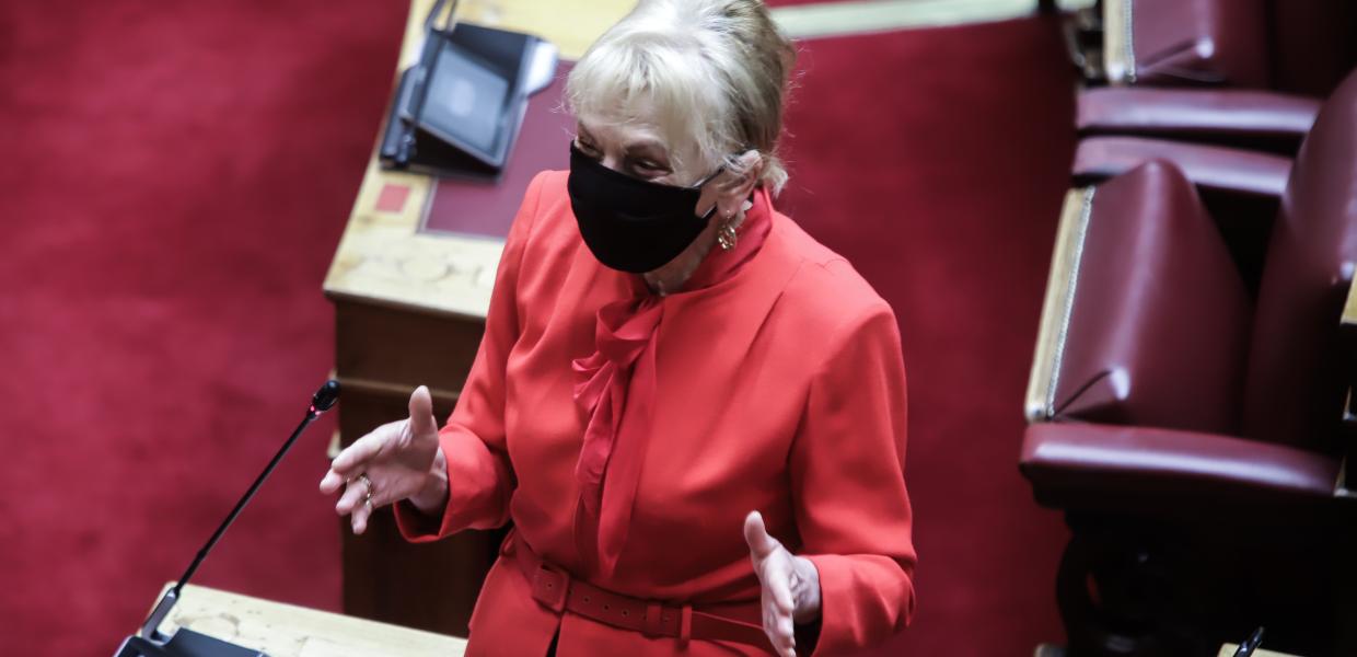 Η Φωτεινή Πιπιλή στη Βουλή