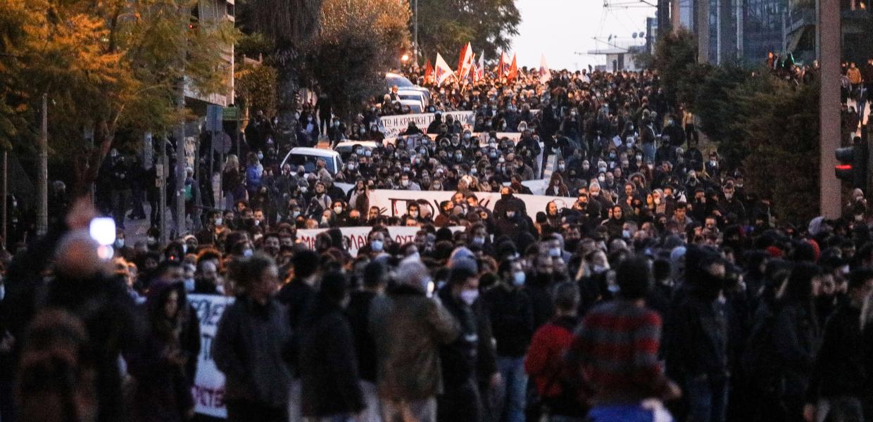Διαδήλωση στη Νέα Σμύρνη ενάντια στην αστυνομική βία
