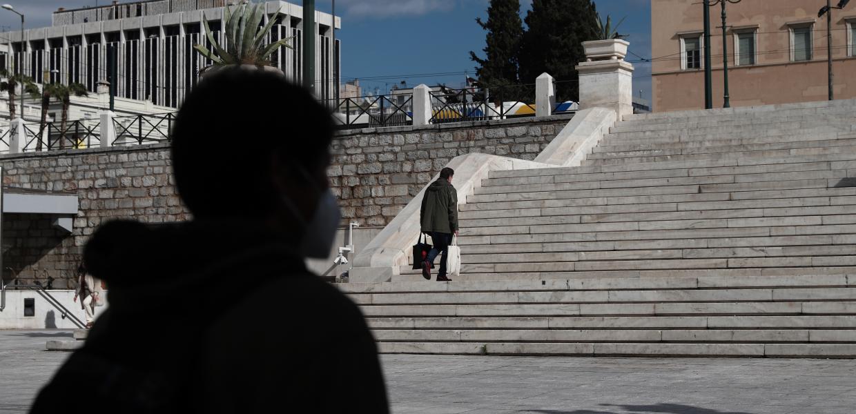 Η πλατεία Συντάγματος και στο βάθος η Βουλή