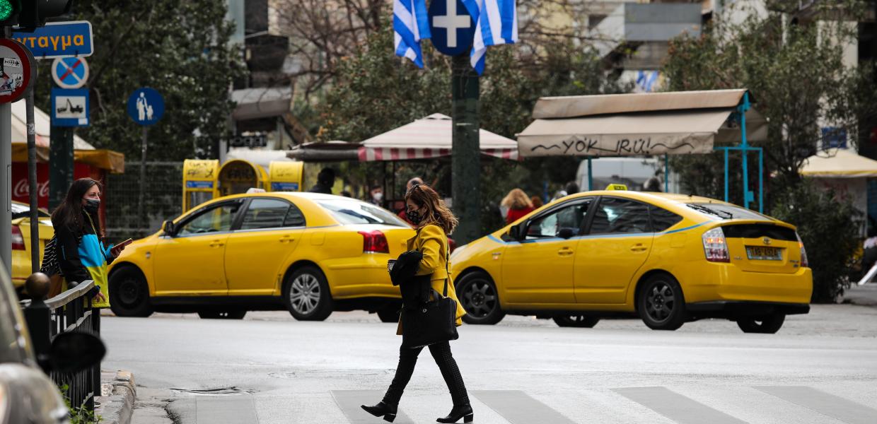 Ταξί στην Αθήνα εν μέσω lockdown