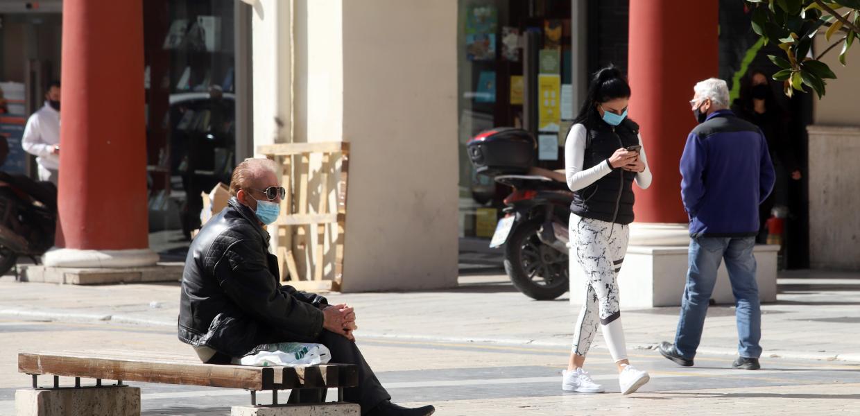 Στιγμιότυπο με πολίτες από τη Θεσσαλονίκη εν μέσω lockdown