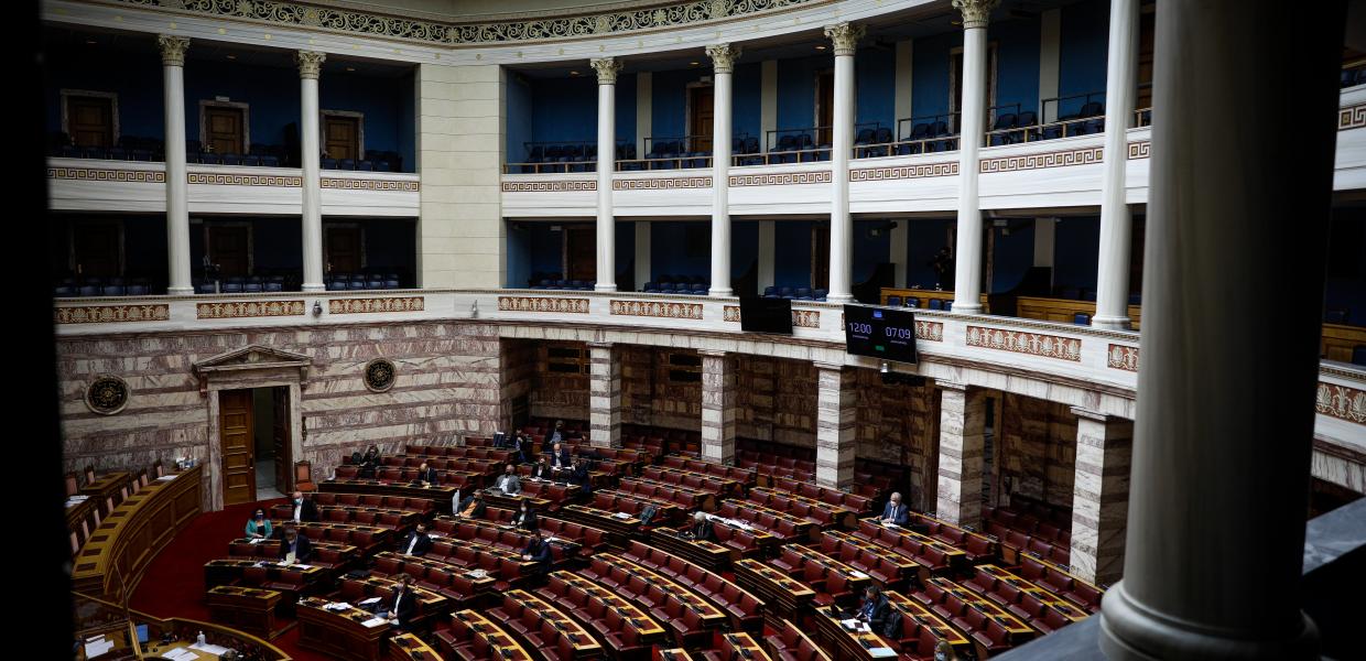Πλάνο από τα έδρανα στη Βουλή