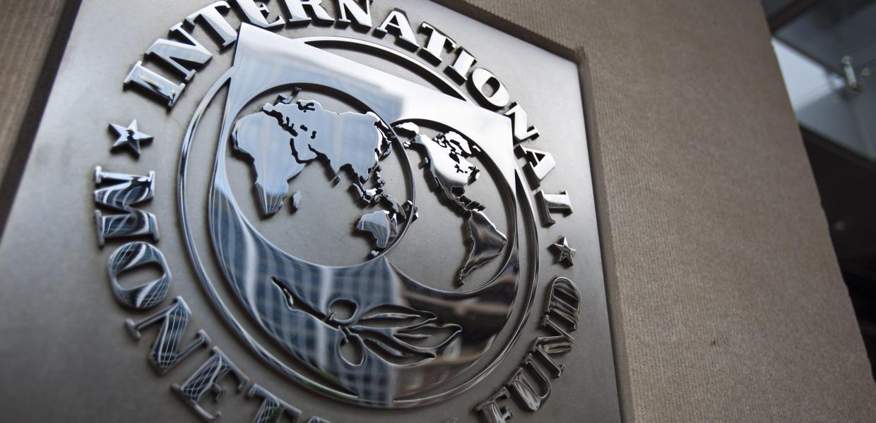 Το λογότυπο του ΔΝΤ στο κτίριό του
