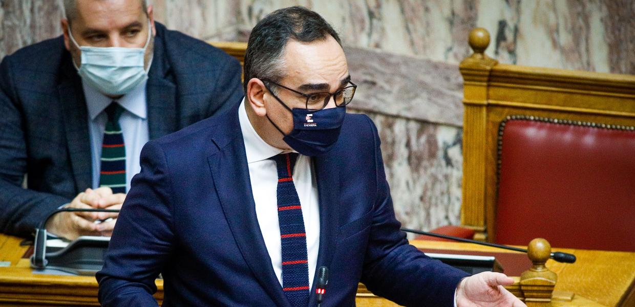 Ο Βασίλης Κοντοζαμάνης στη Βουλή