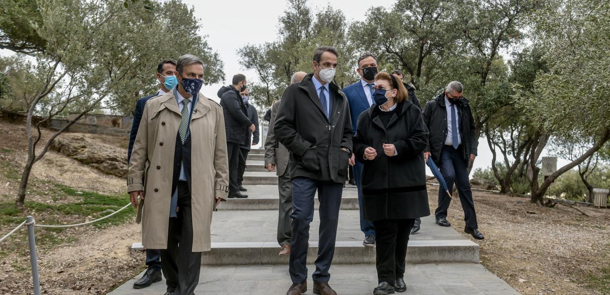 Κυριάκος Μητσοτάκης και Λίνα Μενδώνη σε επίσκεψη στην Ακρόπολη