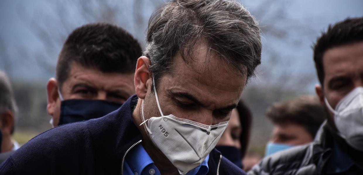Ο Κυριάκος Μητσοτάκης με μάσκα στην Κόρινθο