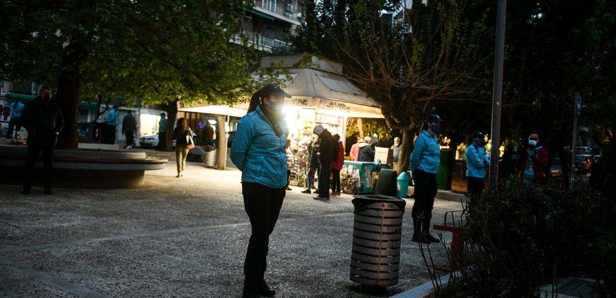 Αστυνομία στο Παγκράτι στην πλατεία Βαρνάβα