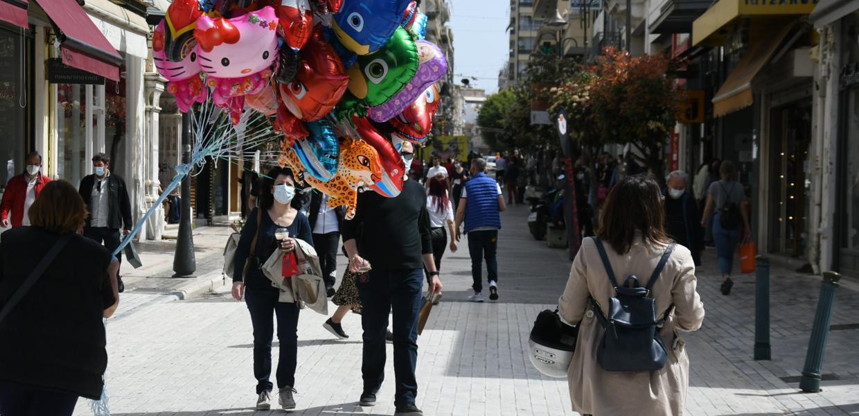 Κόσμος στην Πάτρα ενόψει Πάσχα
