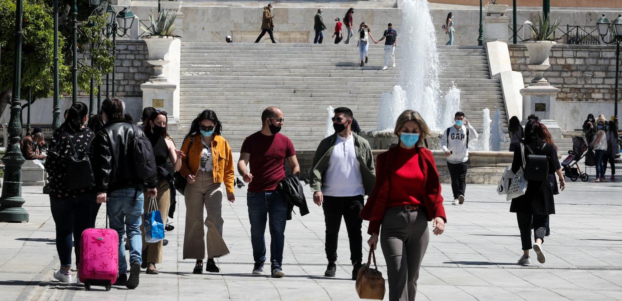 Κόσμος στο Σύνταγμα εν μέσω lockdown
