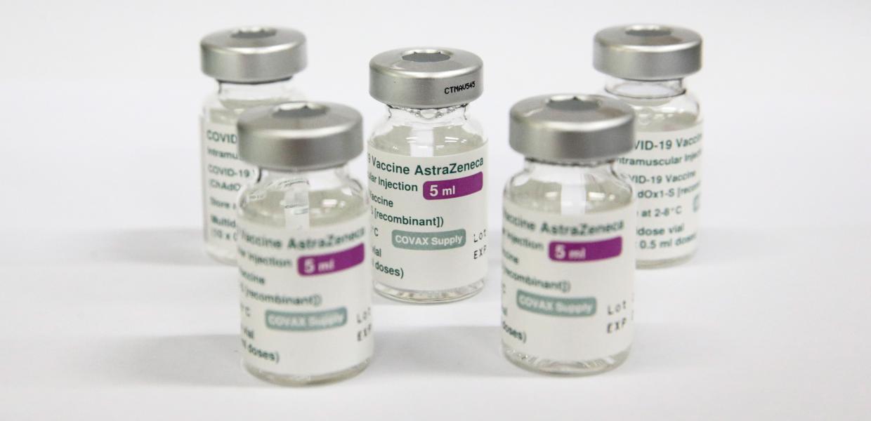 Φιαλίδια του εμβολίου AstraZeneca
