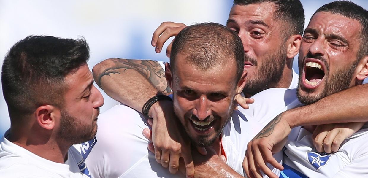ΙΩΝΙΚΟΣ