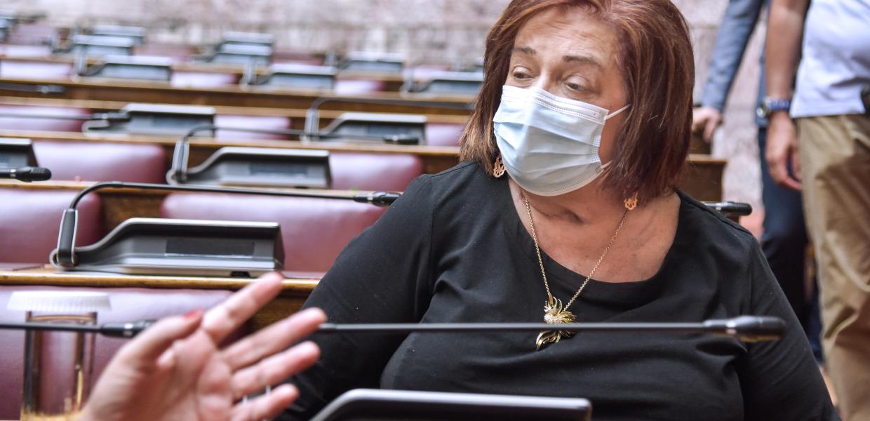 Η Μαριέττα Γιαννάκου στη Βουλή