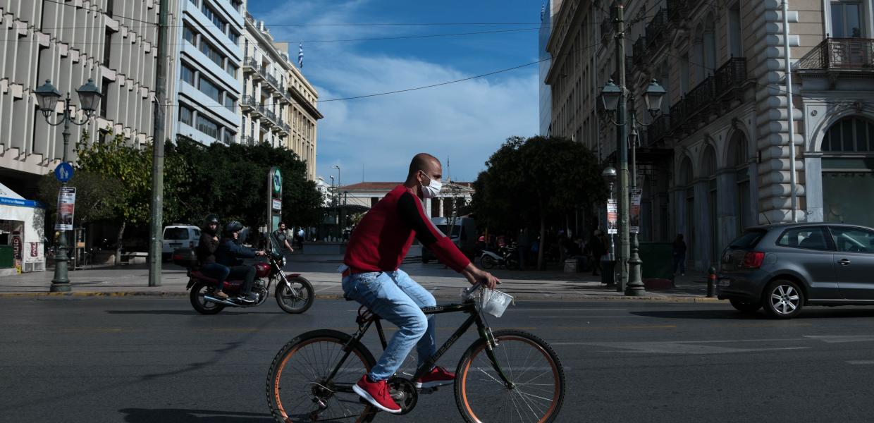 Ποδηλάτης ποδήλατο μάσκα κορωνοϊός Αθήνα