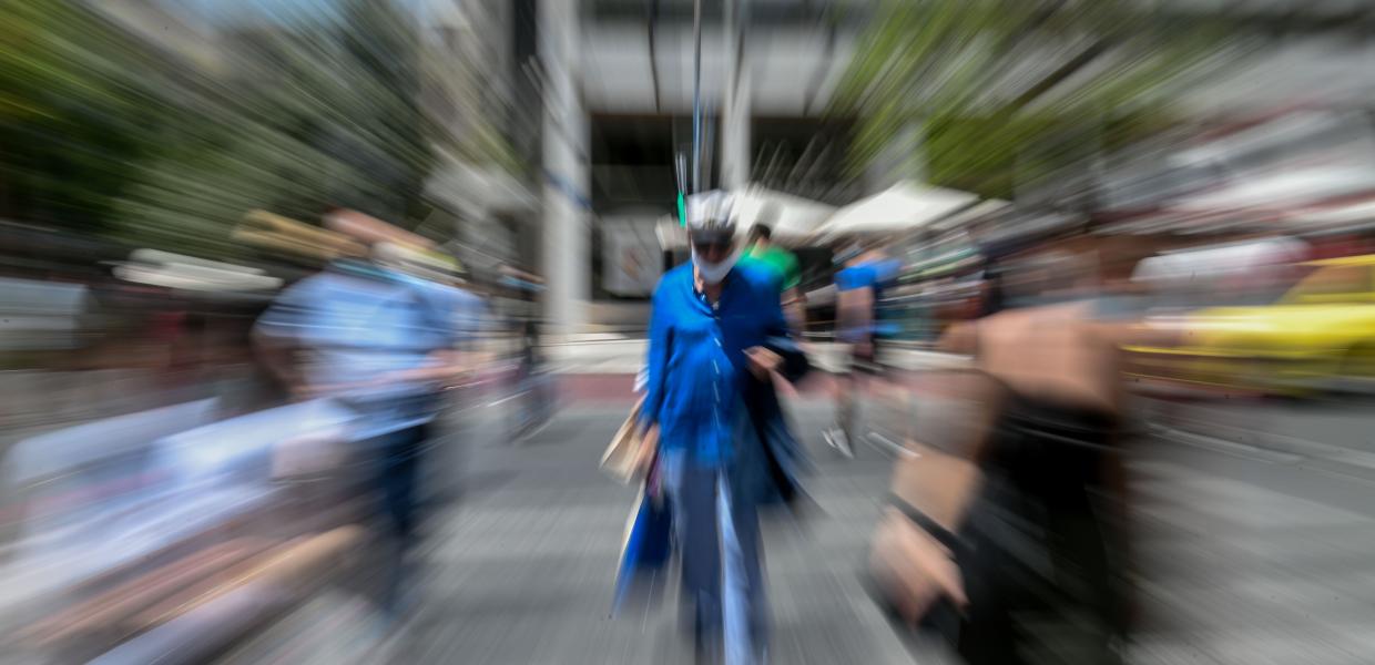 Κόσμος στο κέντρο της Αθήνας