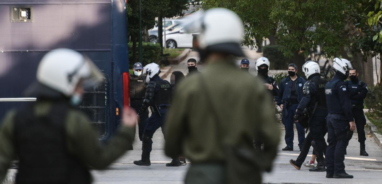 ΜΑΤ και αστυνομικοί