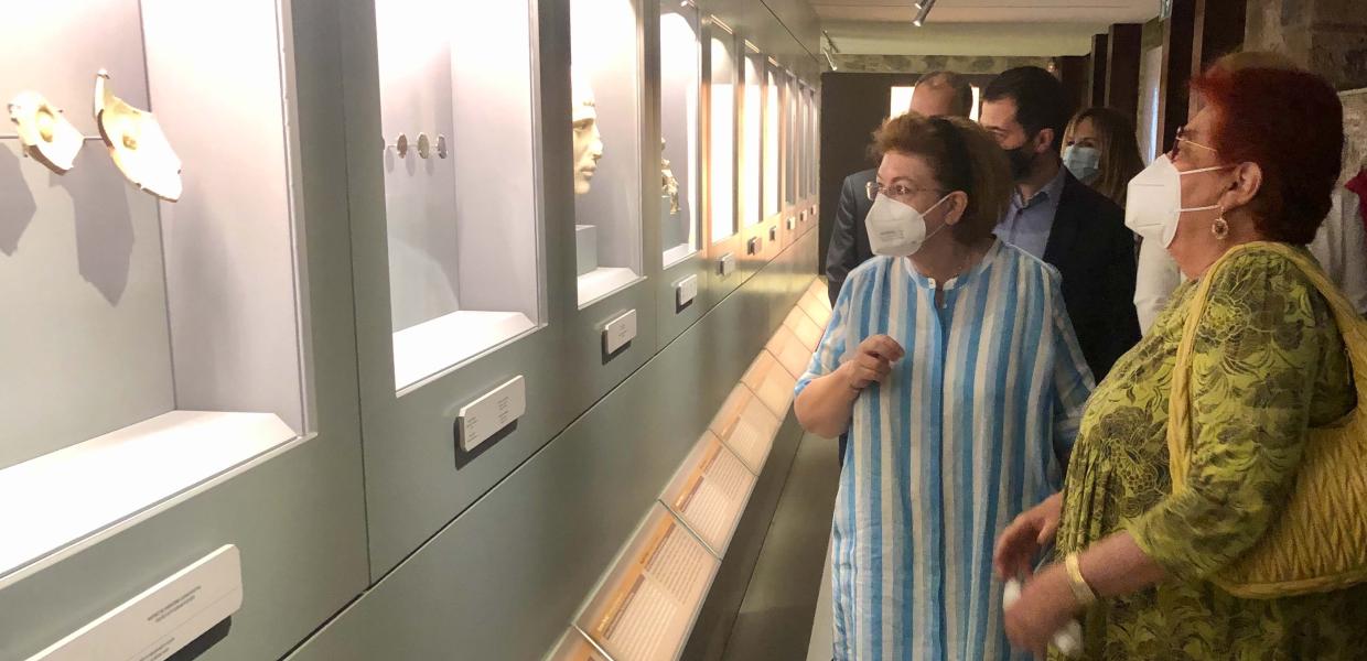Η Λίνα Μενδώνη στα εγκαίνια του μουσείου Χαλκίδας