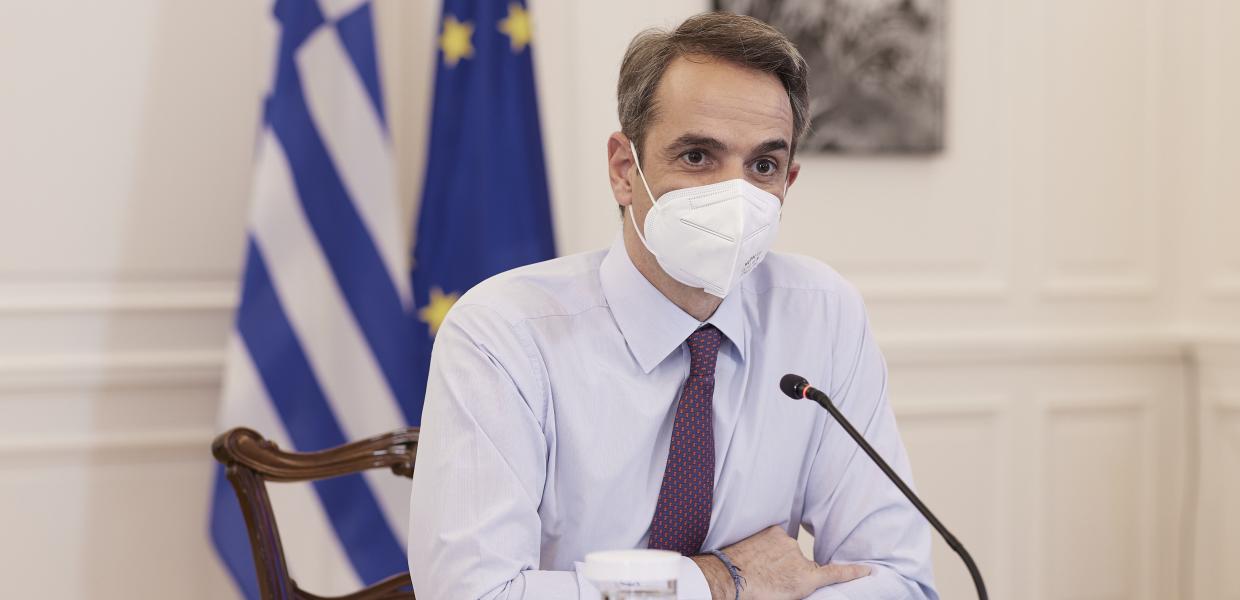 Ο Κυριάκος Μητσοτάκης κατά τη διάρκεια σύσκεψης