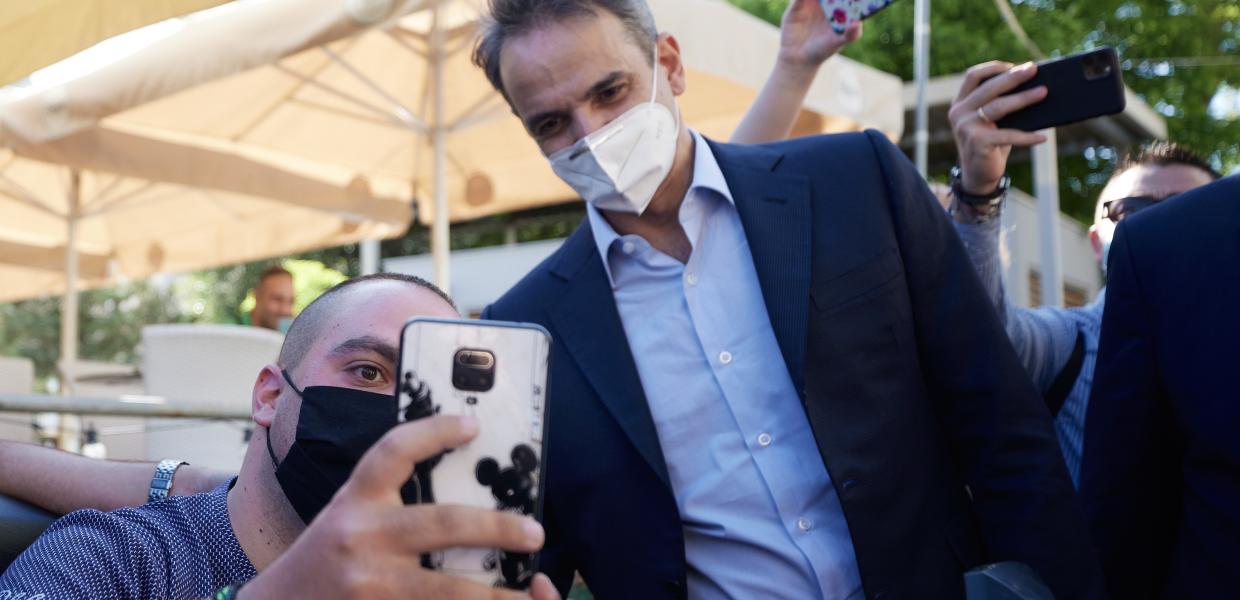 Ο Κυριάκος Μητσοτάκης στο δημαρχείο Καλαμαριάς