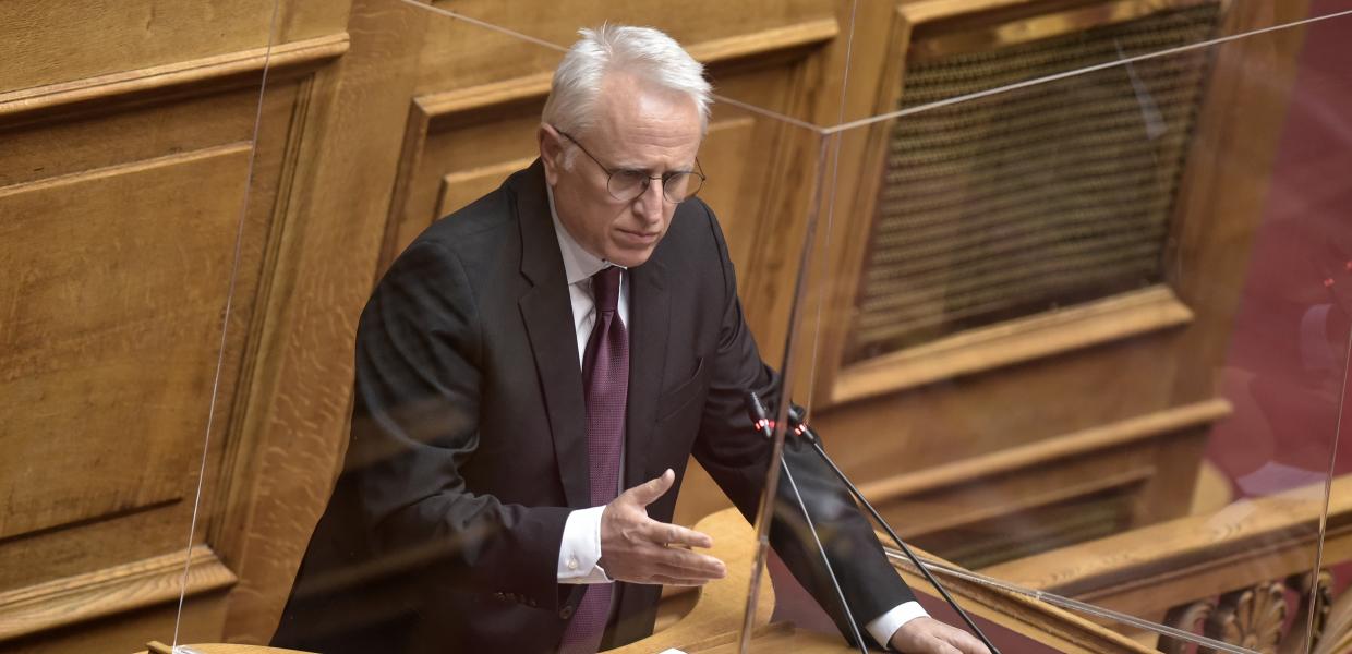 Ο Γιάννης Ραγκούσης στη Βουλή