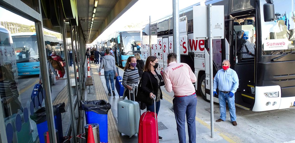Τουρίστες στη Ρόδο