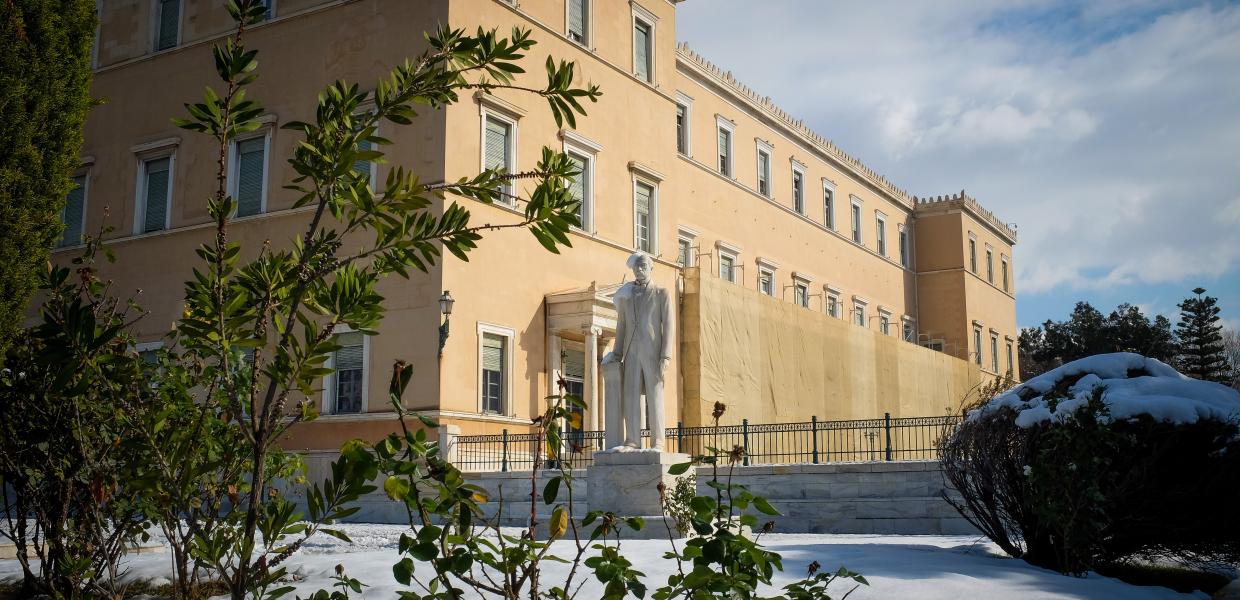 Η Βουλή με χιόνια