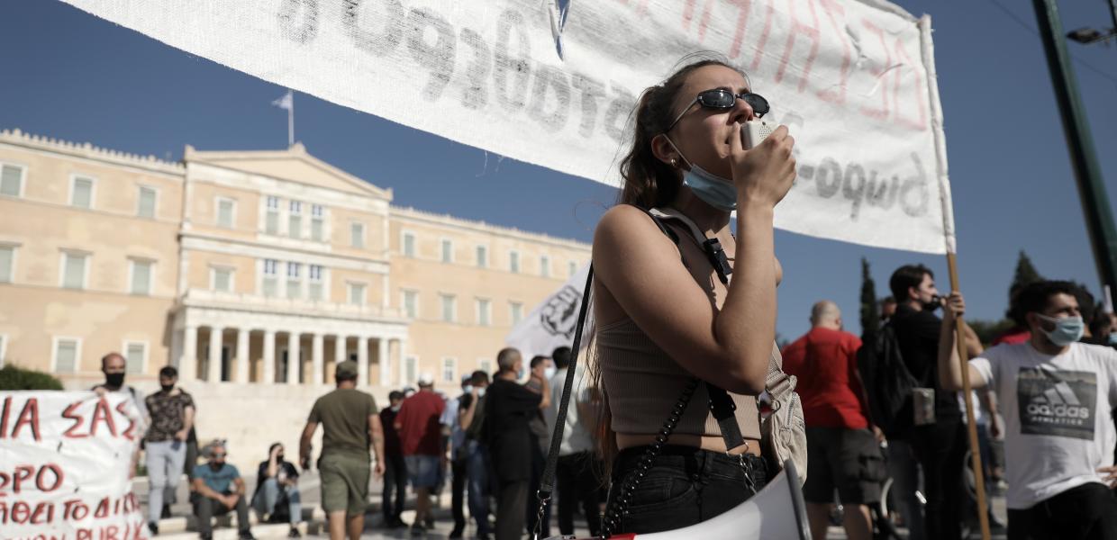 Πορεία έξω από τη Βουλή