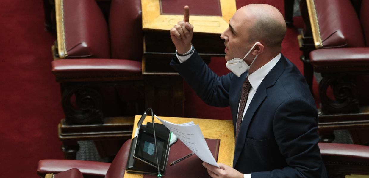 Ο Κωνσταντίνος Μπογδάνος στη Βουλή
