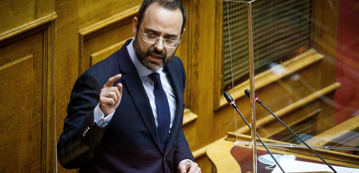 Ο Κώστας Μαραβέγιας στη Βουλή