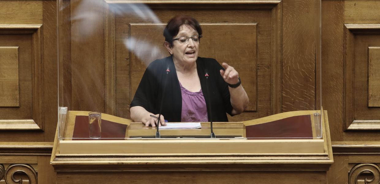 Η Αλέκα Παπαρήγα στη Βουλή