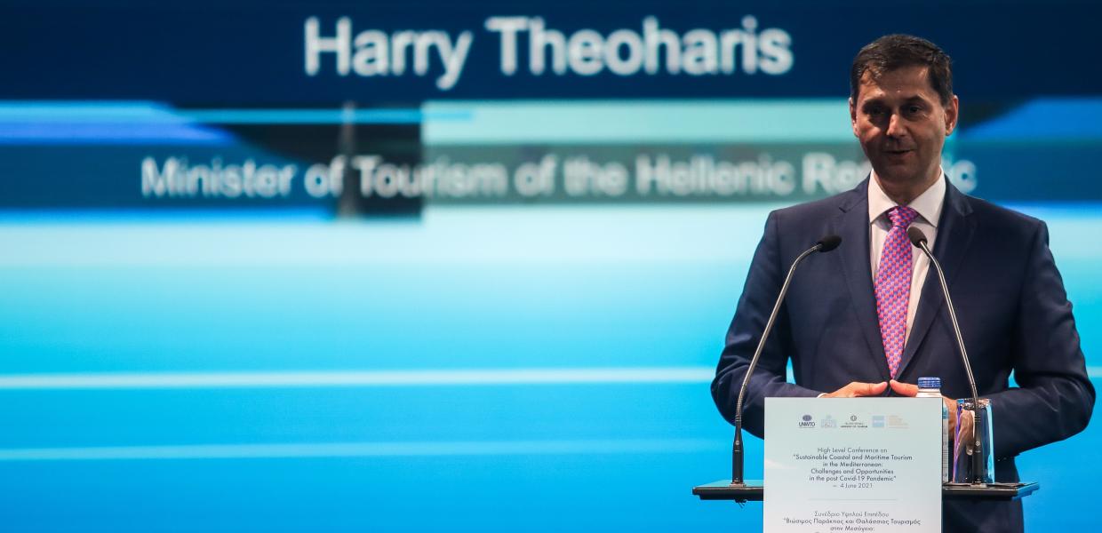 Ο υπουργός Τουρισμού Χάρης Θεοχάρης