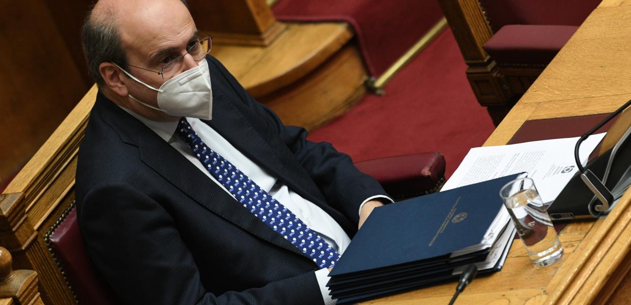 Ο Κωστής Χατζηδάκης στη Βουλή κατά τη συζήτηση για το εργασιακό